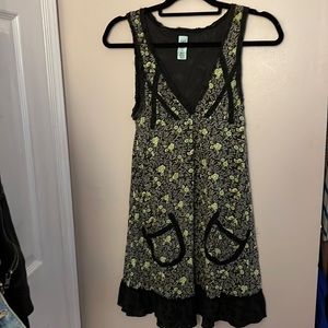 🌞 Free People Dress- V-Neck w/cross detail on top, black w/green flowers